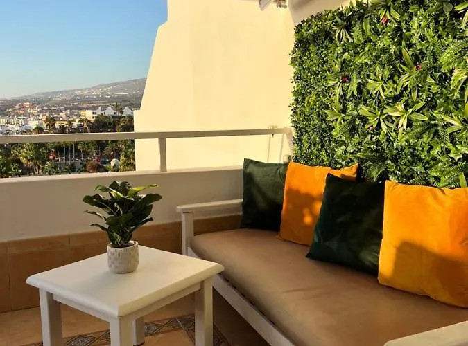 Lovely Sunny Адехе