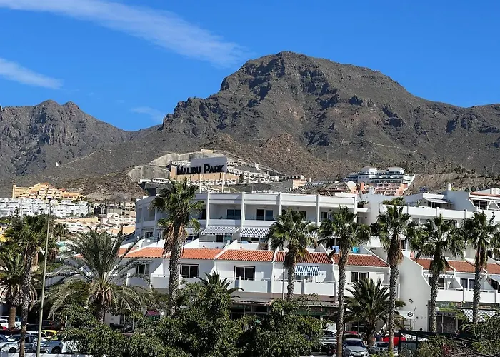 Lovely Sunny Адехе