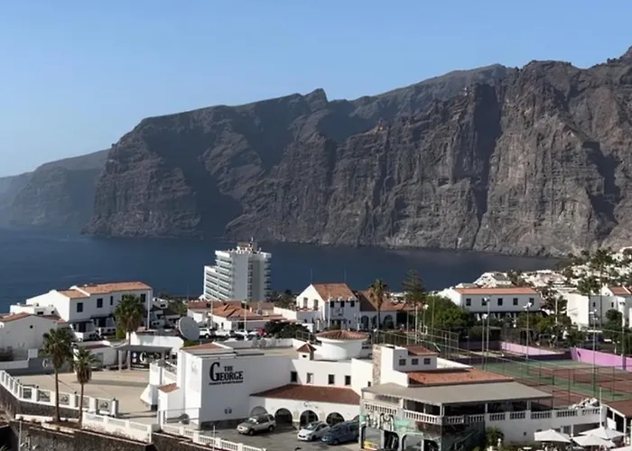 Lovely Sunny Адехе