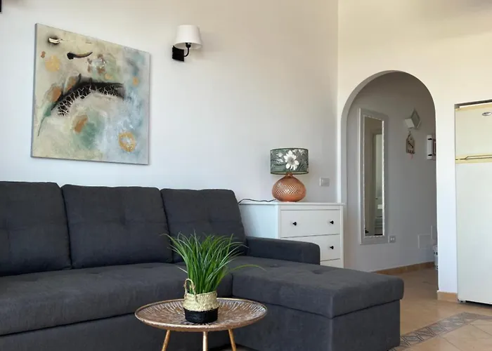 Lovely Sunny Адехе