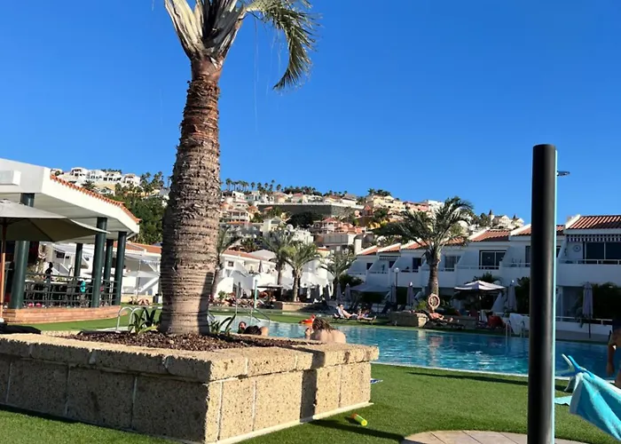 Lovely Sunny Адехе